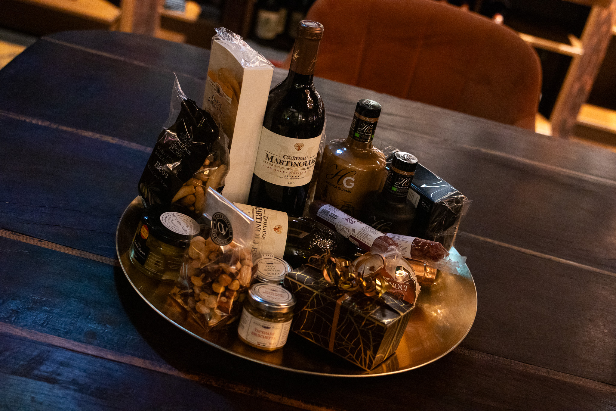 Luxe kerstpakketten met wijn en delicatessen